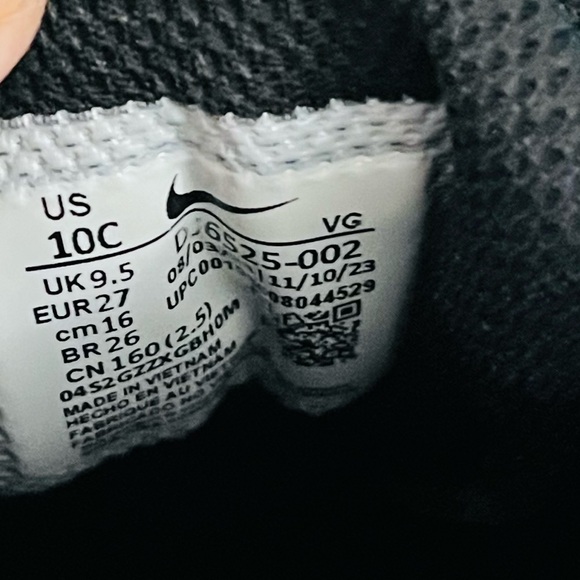 Nike Black and White Baseball Cleats youth size 10c - Picture 9 of 9